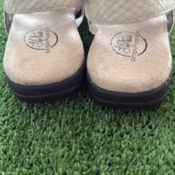 LifeStride Simply Comfort Women's Tan Flat Sandals. Very Good Condition. Size 8M - Picture 4 of 9